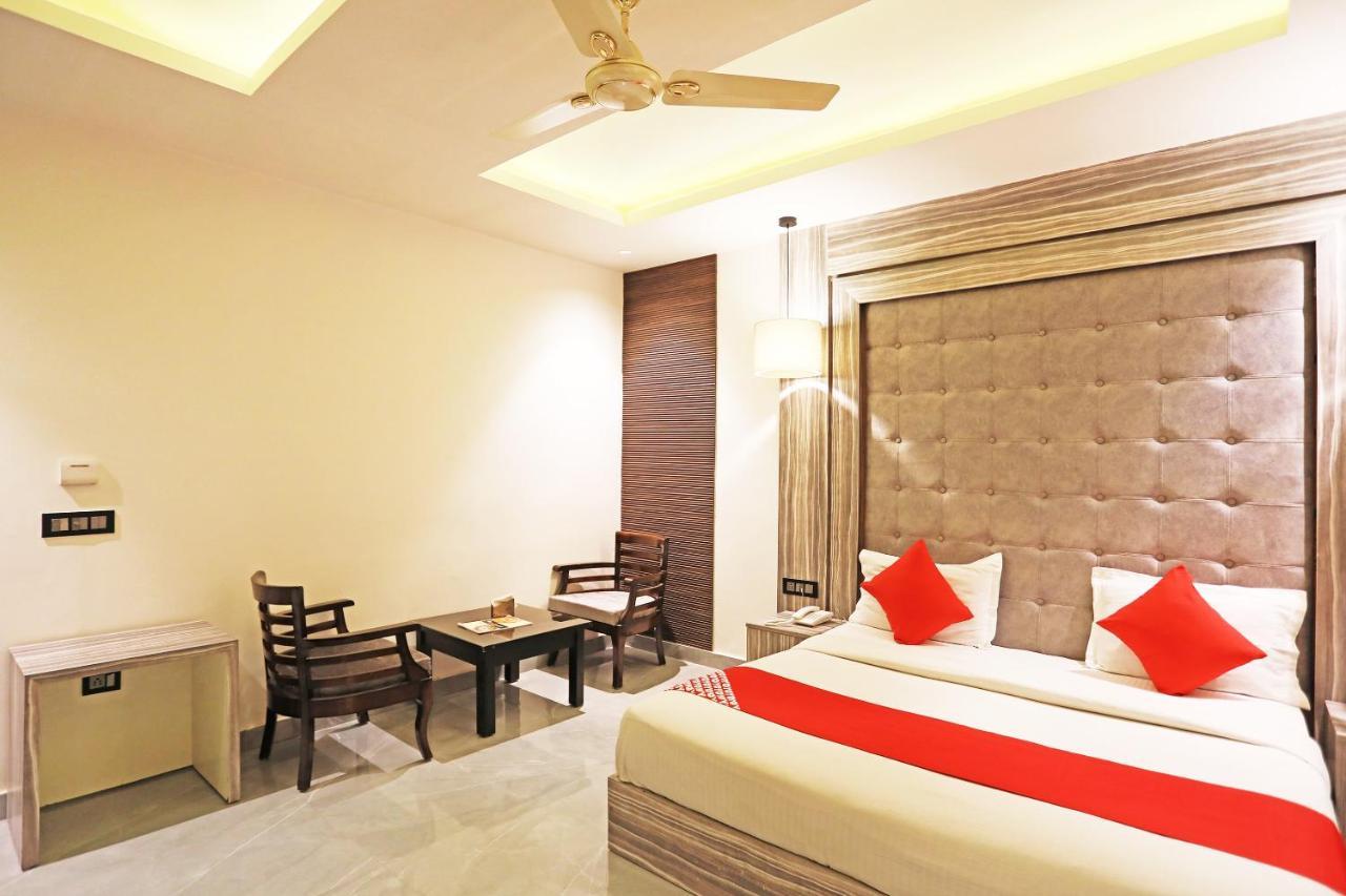 Fabhotel Ronald Inn Faridabad Eksteriør billede
